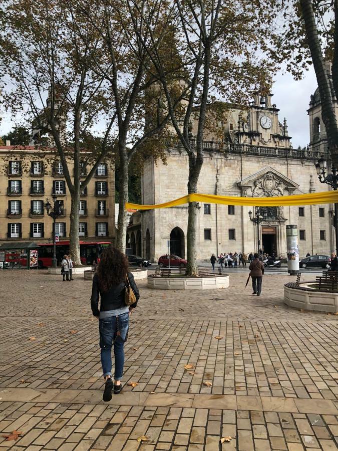 Apartamento minimalista en el corazón de Bilbao Exterior foto